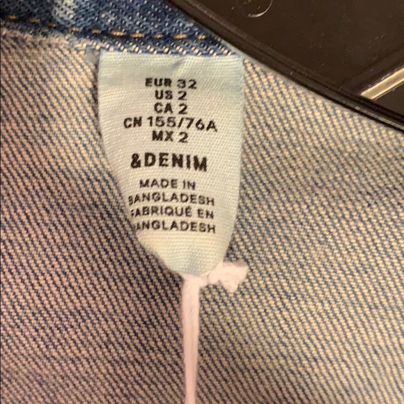 BRAND NEW! Blue jean denim jacket - very chic! - Picture 3 of 5